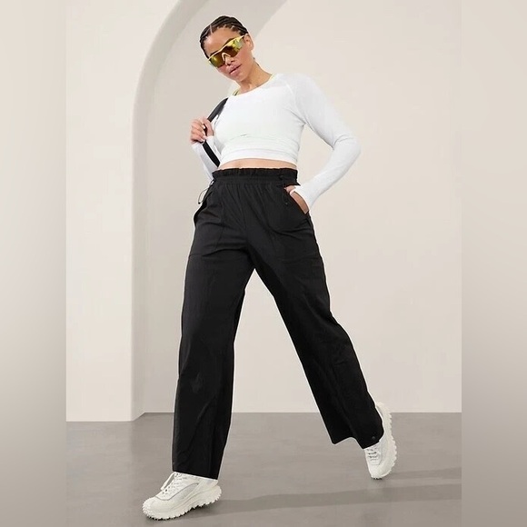 ✨ ATHLETA ✨ Black Trekkie High Rise Parachute Pants Size 8 - Picture 7 of 16